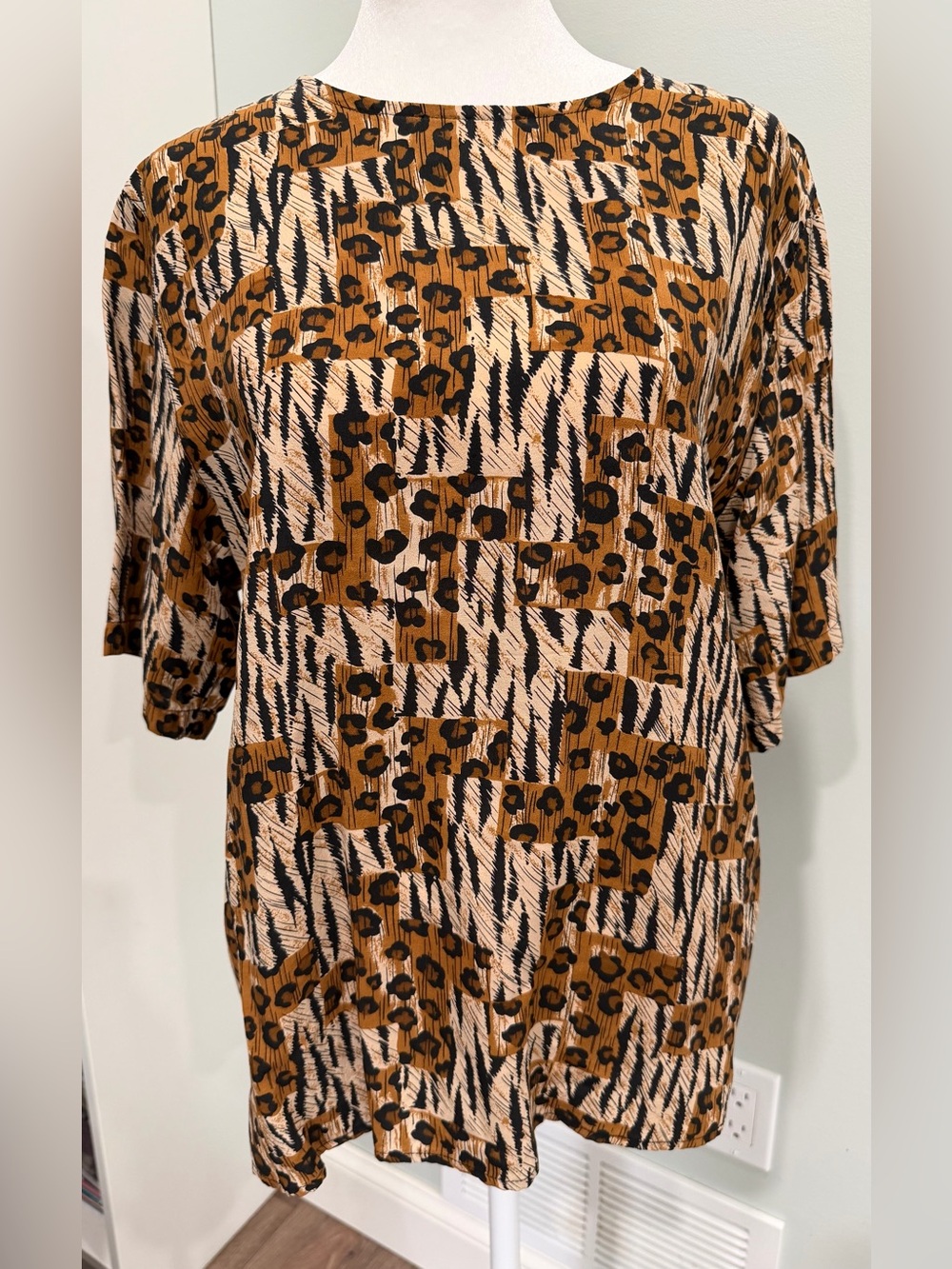 Vintage Christie & Jill Animal Print 100% Silk Short Sleeve Blouse Medium